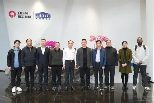 Las escuelas y las empresas se unen a las manos para crear el futuro | El vicepresidente de Quanzhou Information Engineering College visitó Quangong Co., Ltd. para explorar nuevos caminos para la integración de la industria, la academia y la investigación