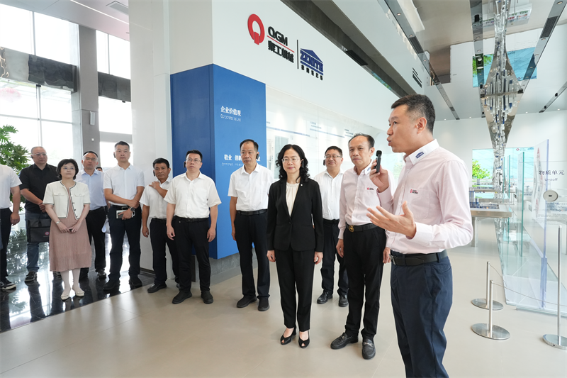 Los líderes provinciales visitaron Quangong Machinery Co., Ltd para una visita e investigación.