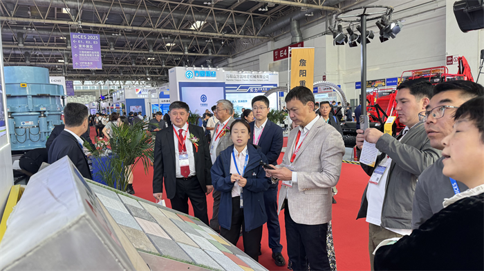 Otoño Dorado se reúne para hablar sobre fabricación inteligente, la fuerza de Quangong crea brillantez