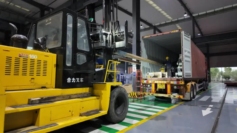 Los grandes barcos transmiten confianza y los equipos fabricados de forma inteligente se dirigen a destinos de todo el mundo.