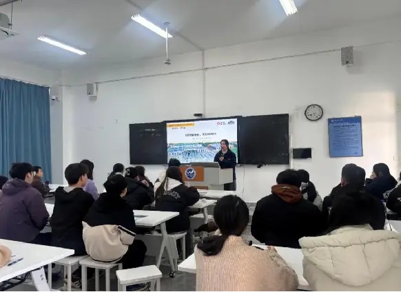 Quangong Machinery Co., Ltd. visita la Universidad de Estudios Extranjeros de Fuzhou y abre un nuevo capítulo en el desarrollo profesional