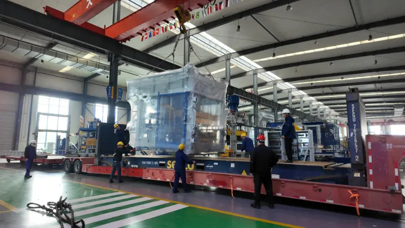 Las máquinas inteligentes para fabricar ladrillos QuanGong se embarcan en un nuevo viaje al extranjero, contribuyendo a la mejora ecológica de la infraestructura global.