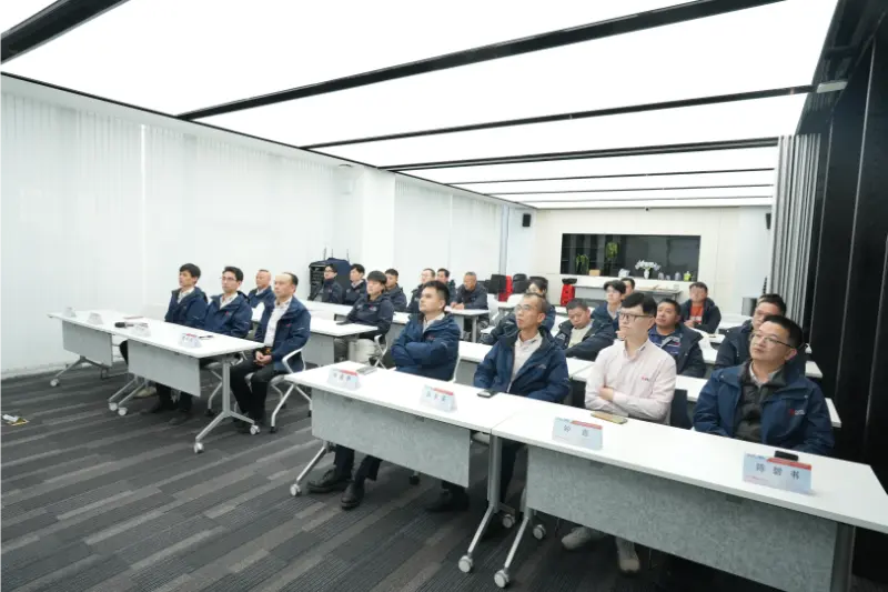 La reunión de movilización para el proyecto de fabricación de ladrillos en el extranjero de Quangong Machinery Co., Ltd. concluyó con éxito.