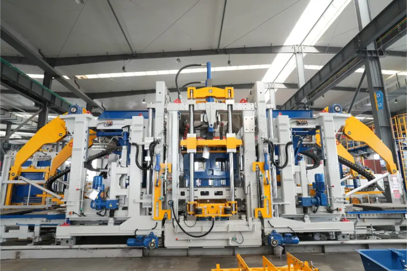Quangong Machinery Co., Ltd. Máquina moldeadora de bloques ZN2000-2: el rendimiento central permite una nueva actualización en la fabricación inteligente de ladrillos