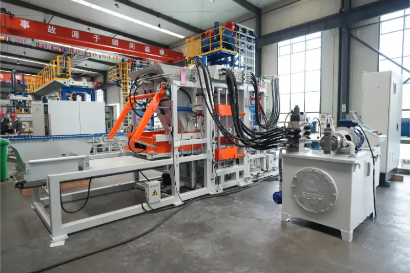 La línea de producción de ladrillos totalmente automática QT6 de Quangong Machinery Co., Ltd. permite una producción de ladrillos altamente rentable a partir de residuos sólidos
