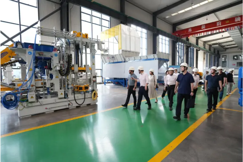 Funcionarios del Departamento Provincial de Industria y Tecnología de la Información de Fujian visitan Quangong Machinery Co., Ltd. para inspección y orientación