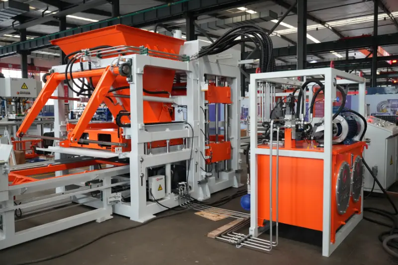 Inteligente y eficiente, aumentando la calidad y la productividad: la nueva línea de producción de fabricación de ladrillos QT10 de Quangong Machinery Co., Ltd. causa sensación